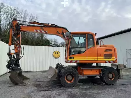 Escavatori gommati 2012 Volvo EW140D (3)
