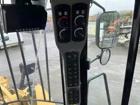 Kolové nakladače 2013 Caterpillar 950K (29)