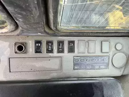 Lánctalpas kotrógép 2000 Komatsu PC180LC-6K (46)