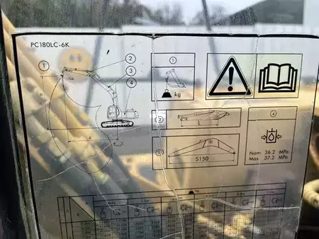 Lánctalpas kotrógép 2000 Komatsu PC180LC-6K (49)