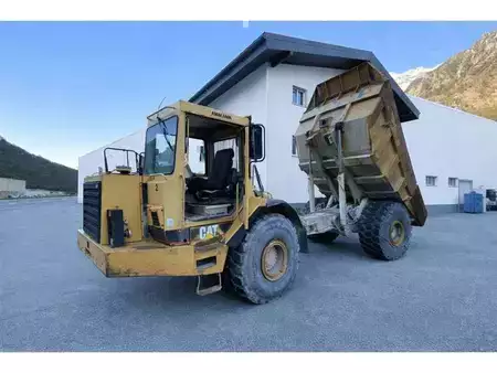 Knikdumpers 2000 Caterpillar D30D (1)