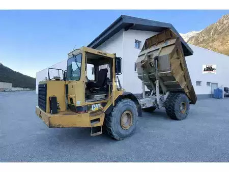 Knikdumpers 2000 Caterpillar D30D (2)
