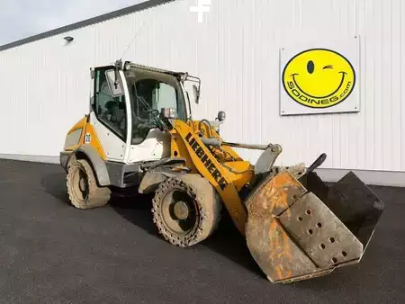 Muut 2015 Liebherr L506C (1)