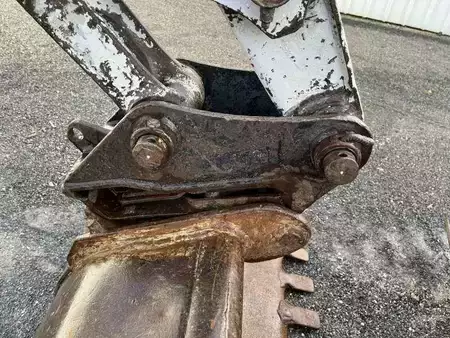 Escavadora de rastos 2007 Takeuchi TB180FR (15)