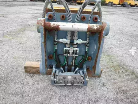 Altri 2020 EPIROC CC2300S + 3 MACHOIRES (12)