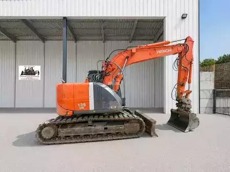 Escavadora de rastos 2010 Hitachi ZX135 US-3 (3)