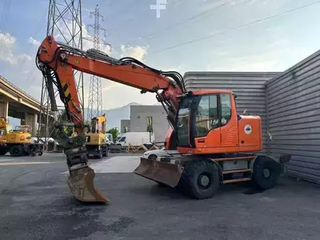 Mobil grävmaskin 2014 Liebherr A918 COMPACT (1)