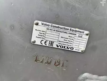 Escavatori cingolati 2023 Volvo ECR88D (18)