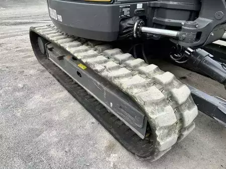 Escavatori cingolati 2023 Volvo ECR88D (25)