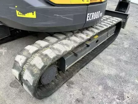 Escavatori cingolati 2023 Volvo ECR88D (26)