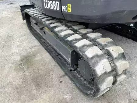 Escavatori cingolati 2023 Volvo ECR88D (30)