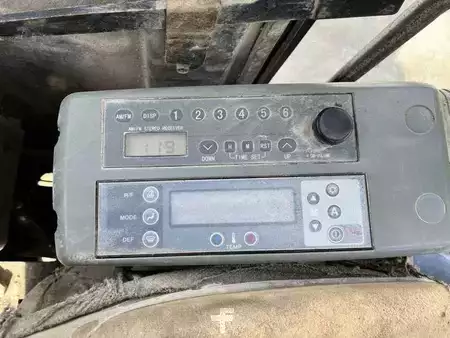 Koparki gąsienicowe 2001 Kobelco SK135SR (47)