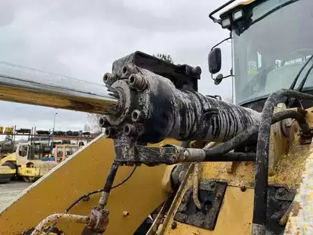Kolové nakladače 2012 Caterpillar 950K (18)