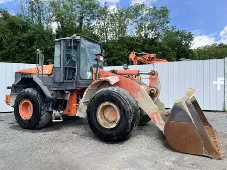 Kolové nakladače 2008 Hitachi ZW220 (1)