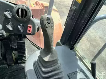 Kolové nakladače 2008 Hitachi ZW220 (25)
