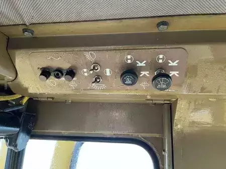Bællevogne 1982 Caterpillar 953 (50)