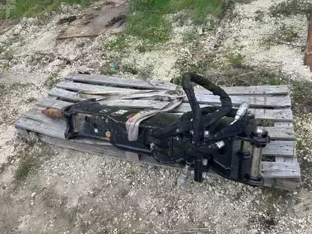 Outro 2013 Caterpillar 305.5E (7)