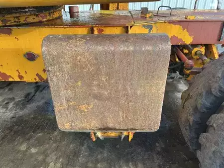 Mobilní bagry 1982 Poclain P60 (24)