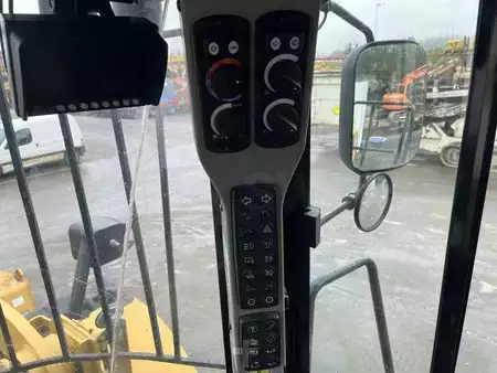 Ładowarki kołowe 2013 Caterpillar 950K (29)