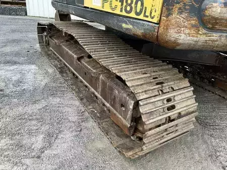 Korečková rýpadla 2000 Komatsu PC180LC-6K (19)