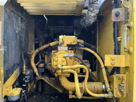 Korečková rýpadla 2000 Komatsu PC180LC-6K (27)