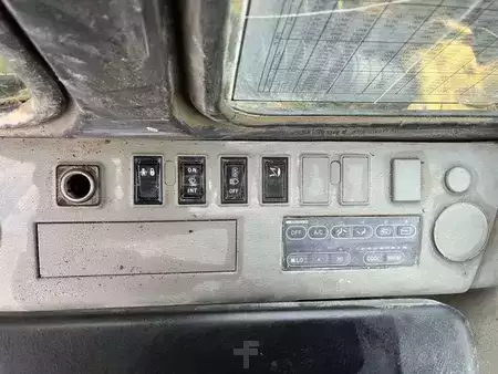 Korečková rýpadla 2000 Komatsu PC180LC-6K (46)