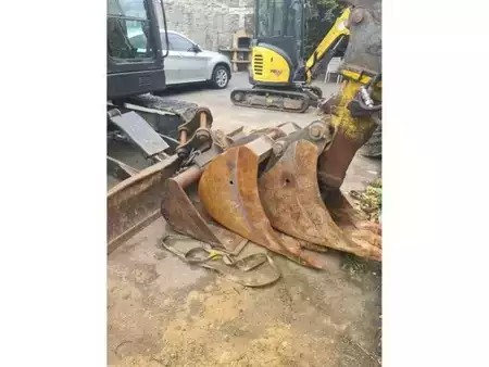 Hydraulic Excavators 2018 Case CX75C SR (12)
