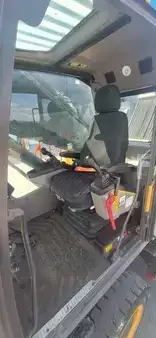 Koparki chwytakowe 2020 Volvo EW 240 EMH (6)