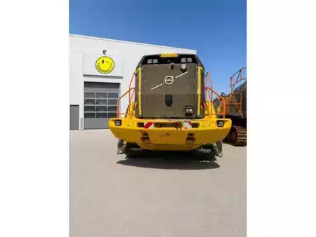 Kolové nakladače 2021 Volvo L350H (10)