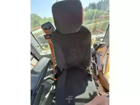 Kolové nakladače 2021 Volvo L350H (17)