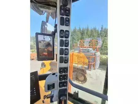 Kolové nakladače 2021 Volvo L350H (33)