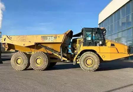 Zalomené klouby-dampry  2019 Caterpillar 730 (1)