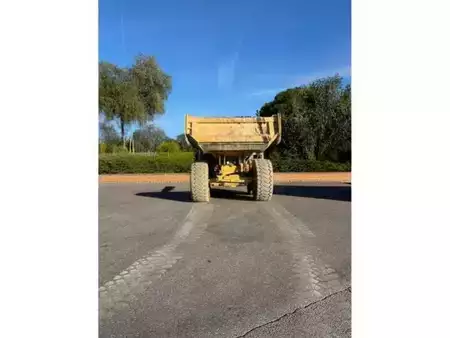 Zalomené klouby-dampry  2019 Caterpillar 730 (5)