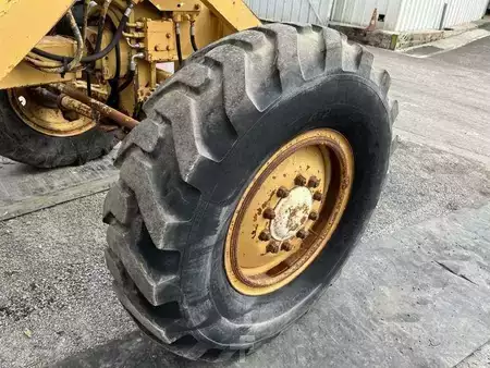 Równiarki 1984 Caterpillar 120G (12)