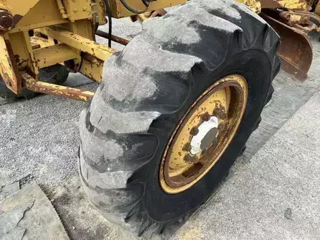 Równiarki 1984 Caterpillar 120G (13)