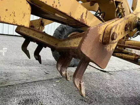Równiarki 1984 Caterpillar 120G (26)