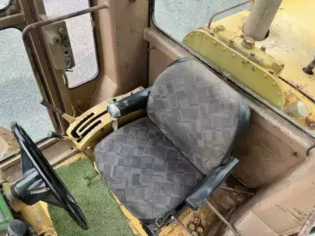 Równiarki 1984 Caterpillar 120G (48)