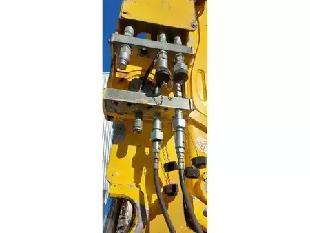 Outro 2012 MENZI MUCK A91F MOBIL (11)