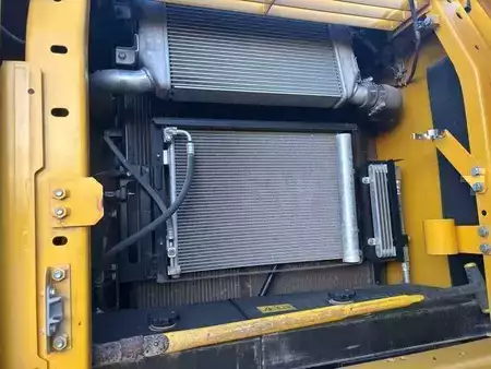 Escavadora de rastos 2022 Komatsu PC210LCI-11E0 (14)