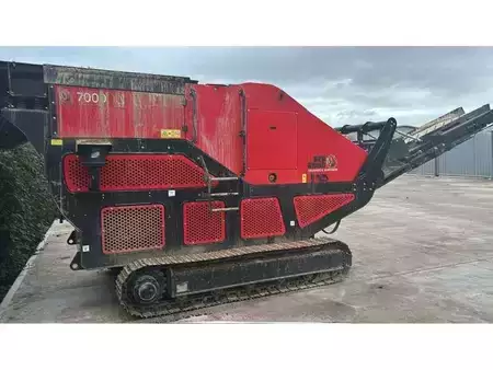 Miscelaneo 2024 Red Rhino 7000 A MACHOIRE (3)