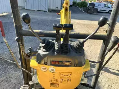 Mini excavators 2007 Komatsu PC09-1 (42)