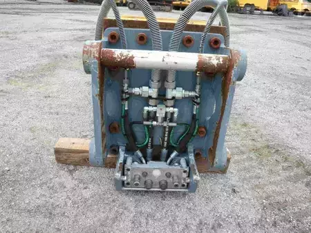Ostatní 2020 EPIROC CC2300S + 3 MACHOIRES (12)