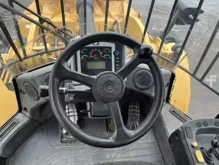 Chargeuse sur pneus 2013 Caterpillar 950K (30)