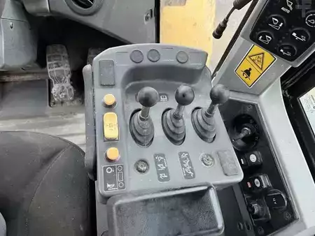 Chargeuse sur pneus 2012 Caterpillar 950K (45)