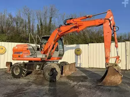 Escavatori gommati 2004 Fiat-Kobelco E145W (1)