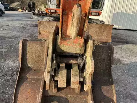 Escavatori gommati 2004 Fiat-Kobelco E145W (13)