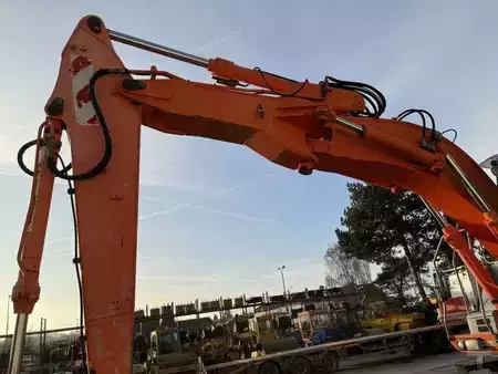 Escavatori gommati 2004 Fiat-Kobelco E145W (16)
