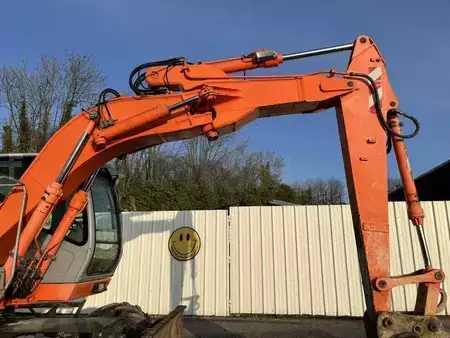 Escavatori gommati 2004 Fiat-Kobelco E145W (17)