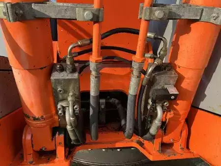 Escavatori gommati 2004 Fiat-Kobelco E145W (18)