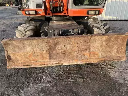 Escavatori gommati 2004 Fiat-Kobelco E145W (19)